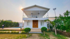 VacationBuddy Elysian Farm with Pool Noida